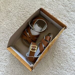 Salt water sandals toddler size 4